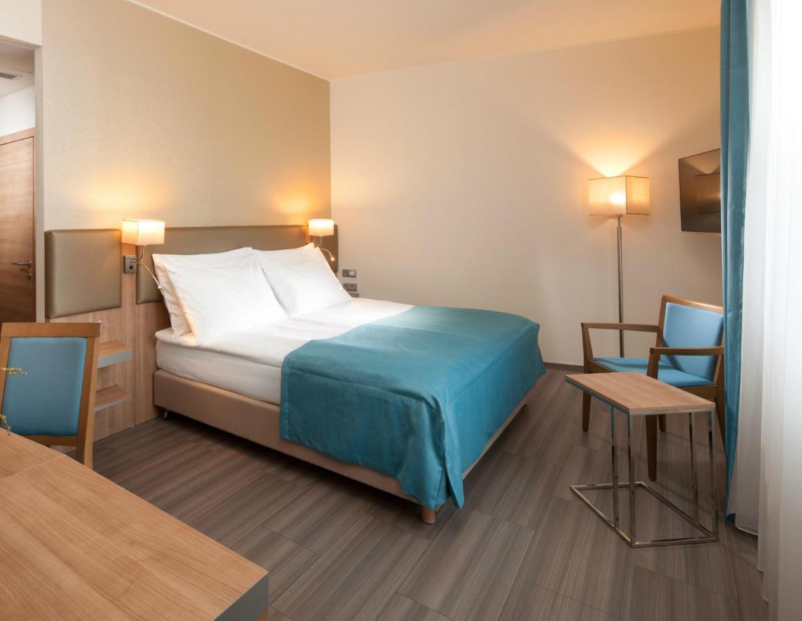 Holiday Inn Prague By Ihg Exterior photo