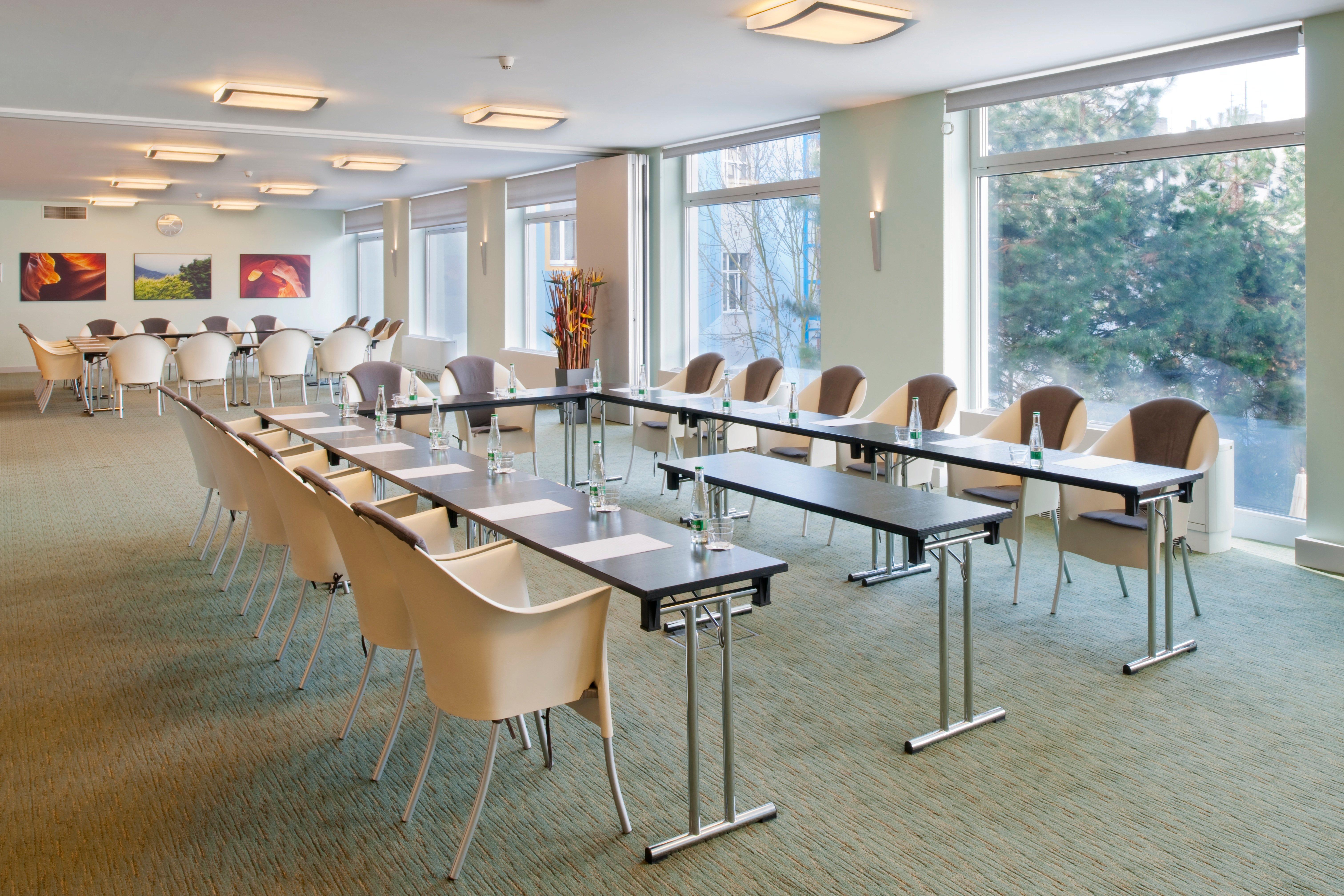 Holiday Inn Prague By Ihg Exterior photo