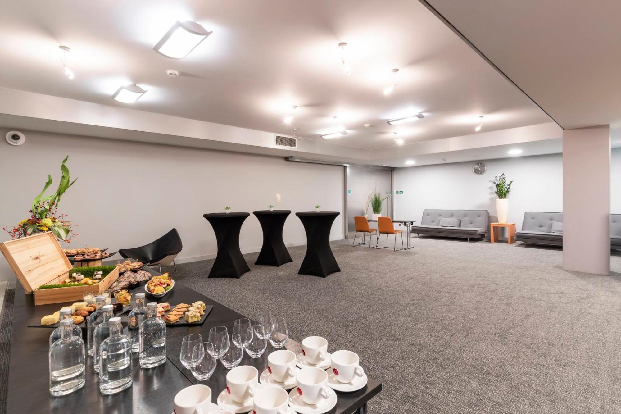 Holiday Inn Prague By Ihg Exterior photo