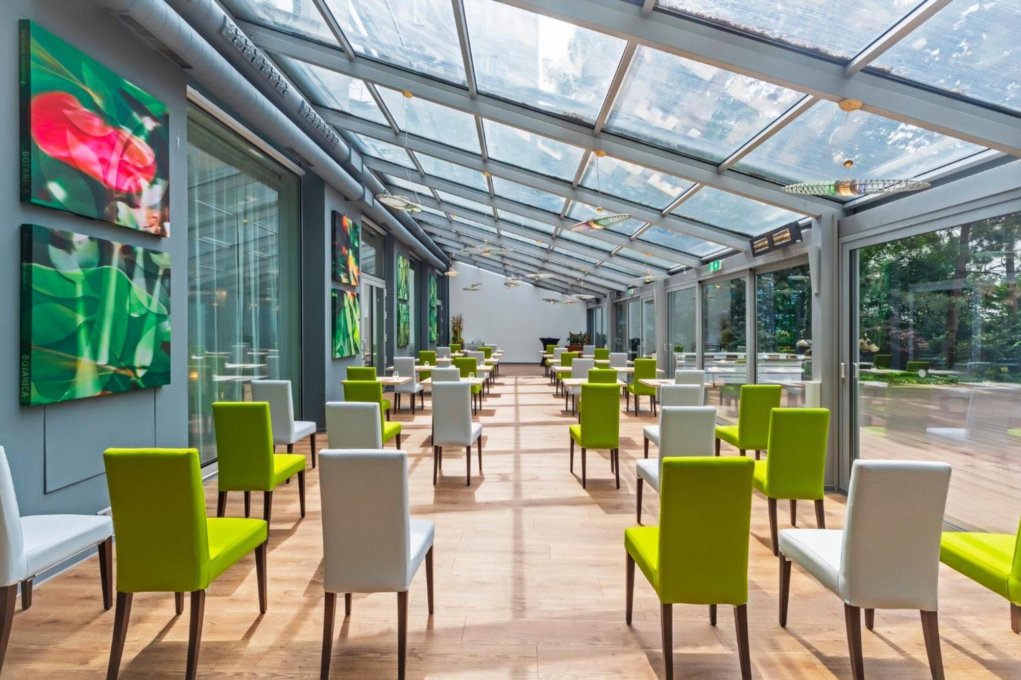 Holiday Inn Prague By Ihg Exterior photo